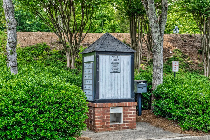 425 E Crossville Rd, Roswell, GA for lease - Building Photo - Image 1 of 63