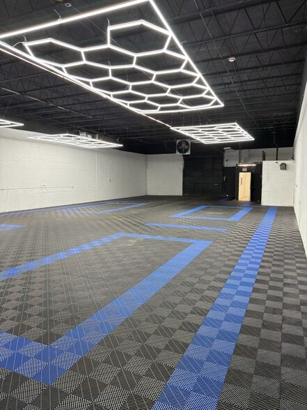 1037 NW 1st Ct, Hallandale Beach, FL for lease - Interior Photo - Image 3 of 3