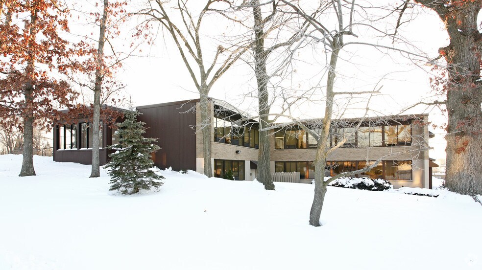 2320 Washtenaw Ave, Ann Arbor, MI à louer - Photo du bâtiment - Image 2 de 2