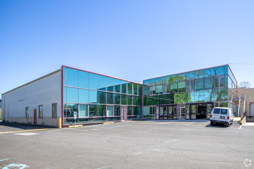 2381 Philmont Ave, Huntingdon Valley, PA for lease - Building Photo - Image 2 of 5