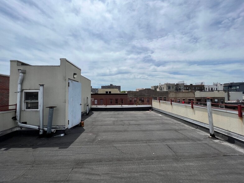 33 Maujer St, Brooklyn, NY for sale - Building Photo - Image 2 of 9