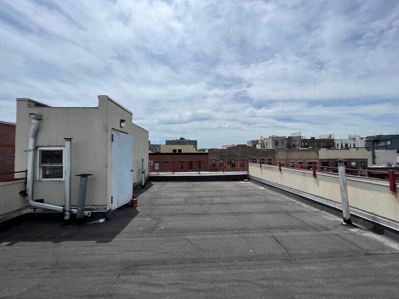33 Maujer St, Brooklyn, NY à vendre - Photo du bâtiment - Image 2 de 9