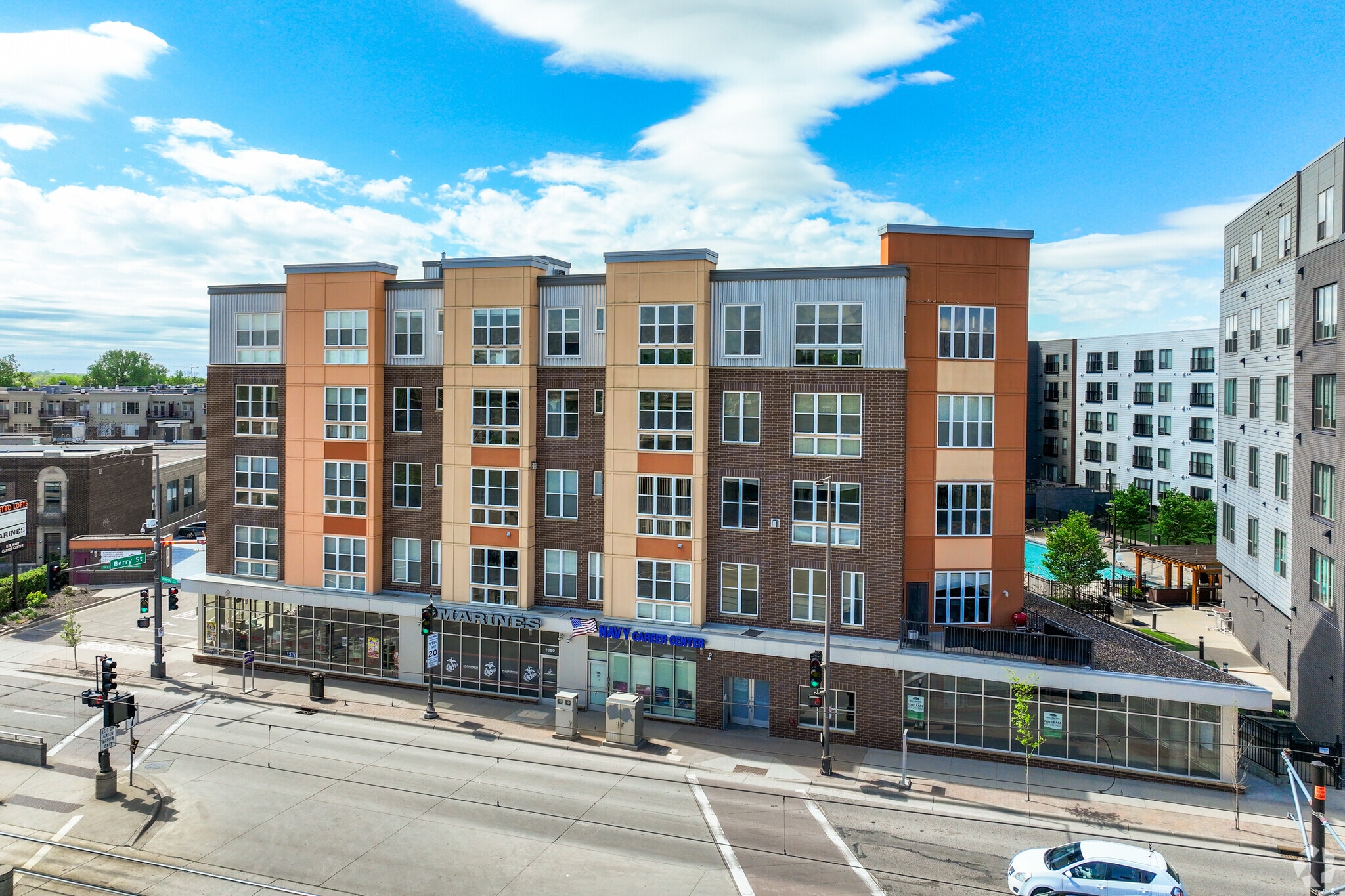 2650 University Ave W, Saint Paul, MN à louer Photo du bâtiment- Image 1 de 12