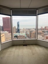 425 S Financial Pl, Chicago, IL for lease Building Photo- Image 2 of 3