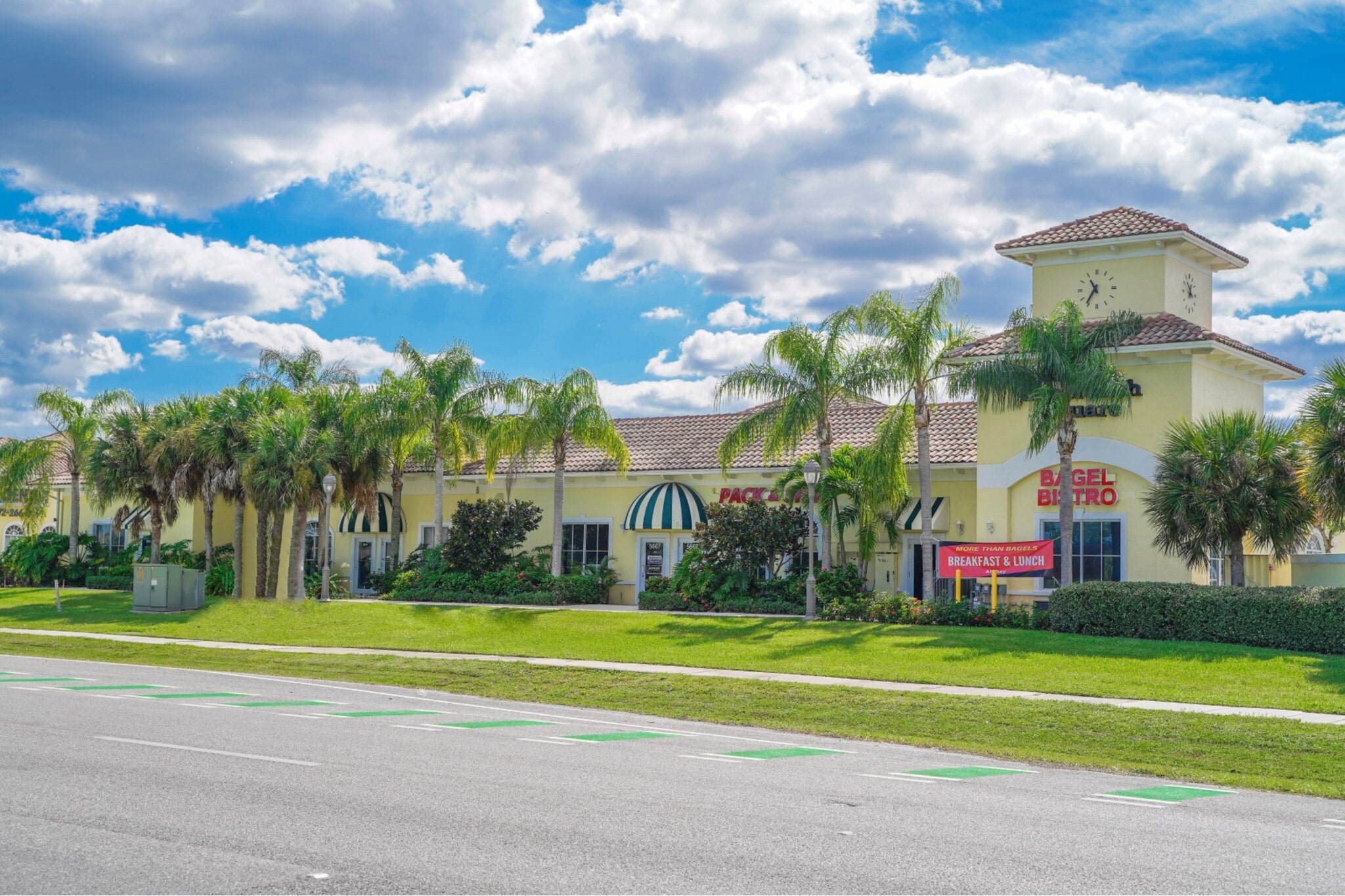 5683-5693 SE Crooked Oak Ave, Hobe Sound, FL for lease Primary Photo- Image 1 of 4