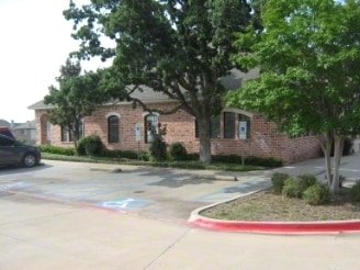 1209 Bent Oaks Ct, Denton, TX à vendre - Photo du bâtiment - Image 3 de 4