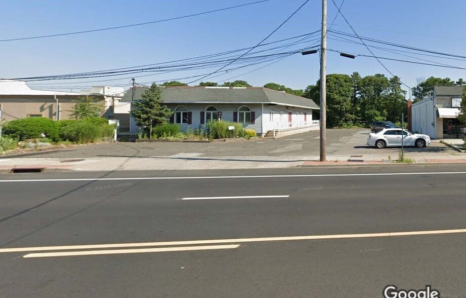911 Montauk Hwy, Shirley, NY à louer - Photo du bâtiment - Image 2 de 3