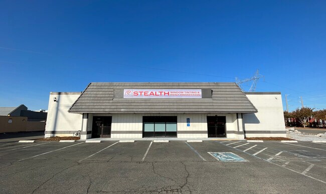 Plus de détails pour 2200 Churn Creek Rd, Redding, CA - Commerce de détail à vendre