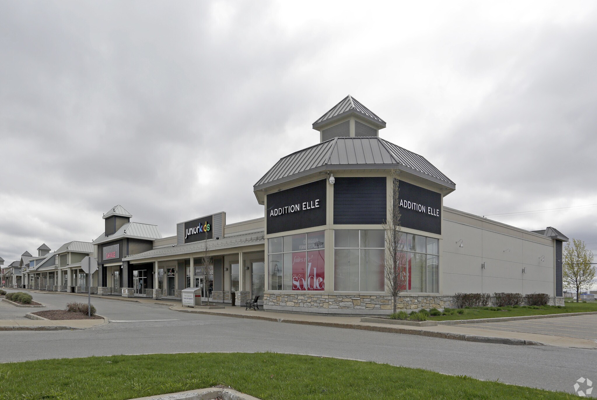 2214-2242 Boul Chomedey, Laval, QC à vendre Photo principale- Image 1 de 1