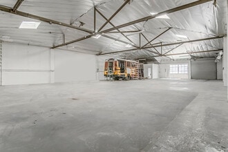 14117-14123 Bessemer St, Van Nuys, CA for lease Interior Photo- Image 2 of 12