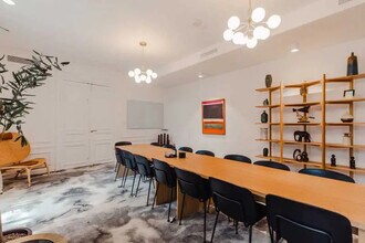 Coworking Space in Paris for lease Building Photo- Image 2 of 21