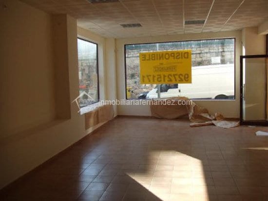 Retail in Cáceres, Cáceres for lease - Building Photo - Image 2 of 3