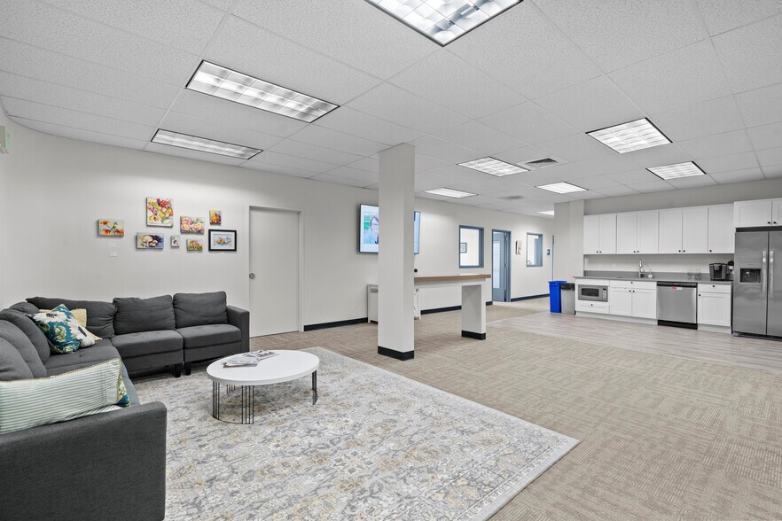 675 Orchard Heights Rd, Salem, OR à louer - Photo intérieure - Image 2 de 21