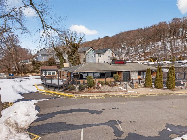 Plus de détails pour 5 Main St, Derby, CT - Commerce de détail à vendre