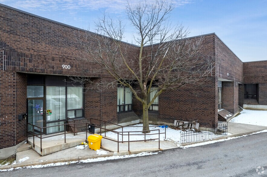 898-908 Magnetic Dr, Toronto, ON for lease - Building Photo - Image 2 of 3