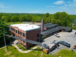 Plus de détails pour 15 Thelma Dr, Hope Valley, RI - Spécialité à vendre