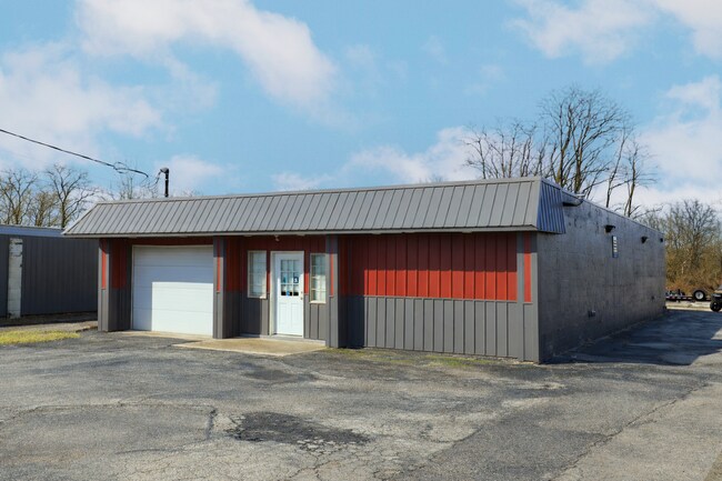 Plus de détails pour 921 Broad St, Wadsworth, OH - Commerce de détail à vendre