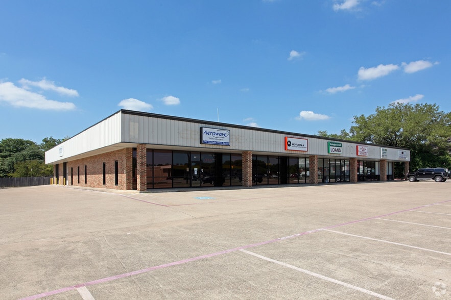 601-607 Ferris Ave, Waxahachie, TX for lease - Building Photo - Image 1 of 3