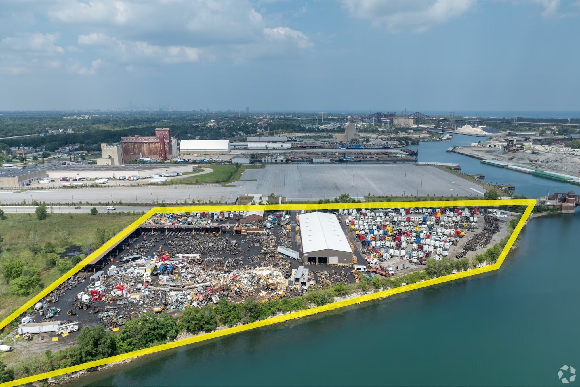 Patriot Development of Chicago portefeuille de 2 propriétés à vendre sur LoopNet.ca Photo du bâtiment- Image 1 de 24