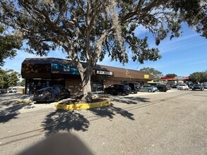 4511-4517 Bee Ridge Rd, Sarasota, FL for lease Interior Photo- Image 1 of 8