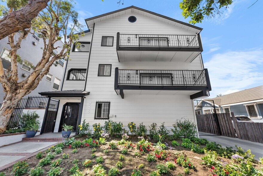 755 Gaviota Ave, Long Beach, CA à vendre - Photo du bâtiment - Image 2 de 15