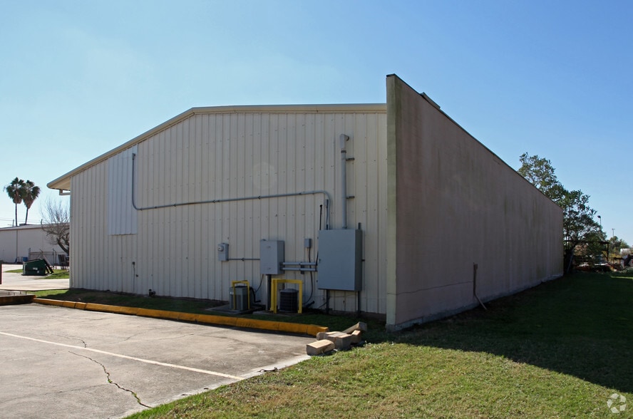 105 Lauren Dr, Belle Chasse, LA for lease - Building Photo - Image 2 of 3