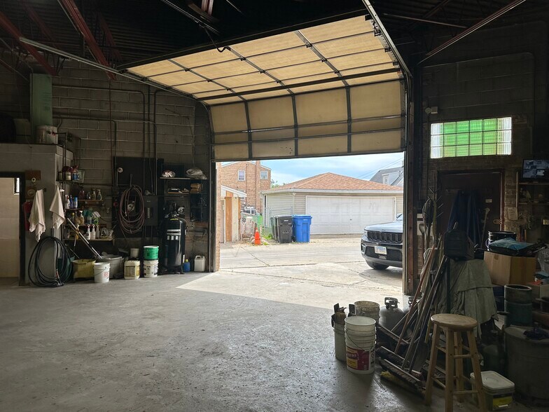 4556 W 62nd St, Chicago, IL à vendre - Photo du bâtiment - Image 2 de 10