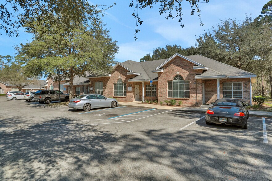 4745 Sutton Park Ct, Jacksonville, FL à vendre - Photo du bâtiment - Image 2 de 19