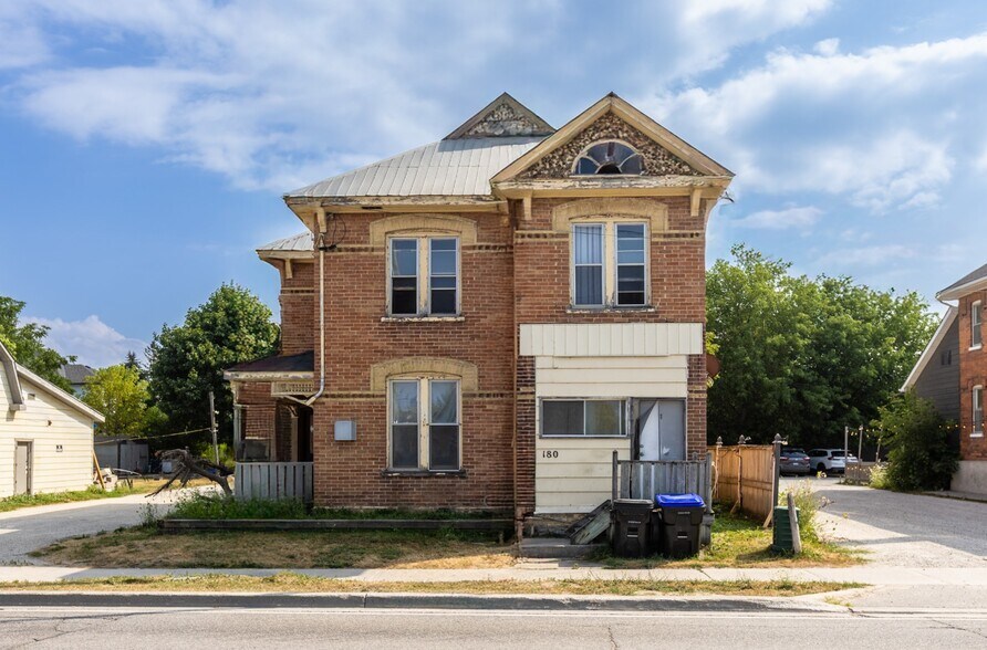 180 First St, Collingwood, Collingwood, ON à vendre - Photo du bâtiment - Image 3 de 12