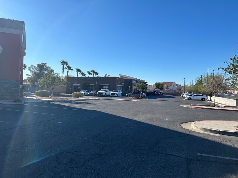 3940-3966 N Martin Luther King Blvd, North Las Vegas, NV à louer - Photo du bâtiment - Image 3 de 12