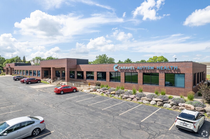 555 Zor Shrine Pl, Madison, WI for sale - Building Photo - Image 2 of 6