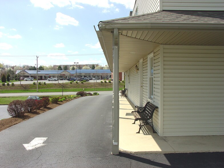 1021 E Main St, Purcellville, VA à louer - Photo du bâtiment - Image 2 de 8