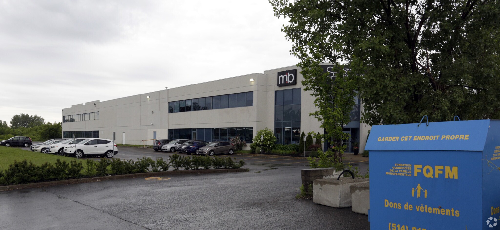 1680 Rue Fleetwood, Laval, QC for lease Primary Photo- Image 1 of 3