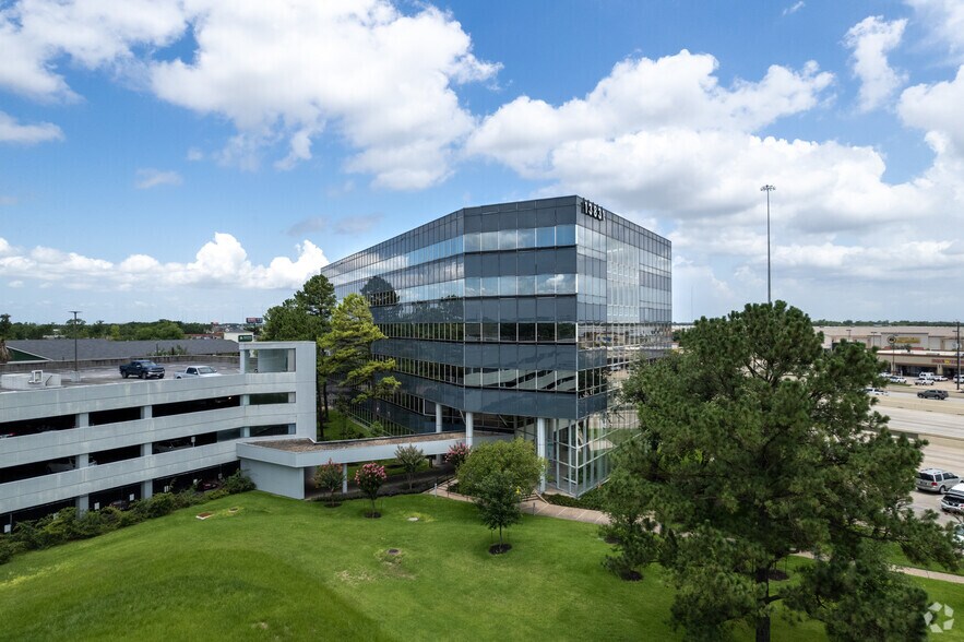 13831 Northwest Fwy, Houston, TX à louer - Photo du bâtiment - Image 3 de 12