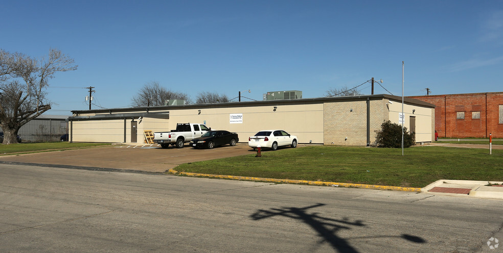 801 N Bryan Ave, Bryan, TX for lease - Primary Photo - Image 1 of 11