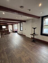 Winchester Rd, Waltham Chase for sale Interior Photo- Image 1 of 2