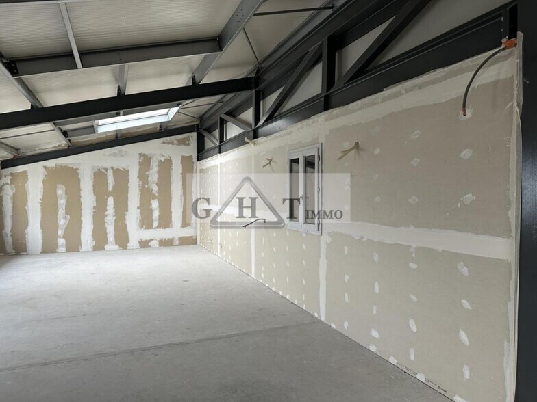 Industrial in Montfermeil for lease - Interior Photo - Image 3 of 4
