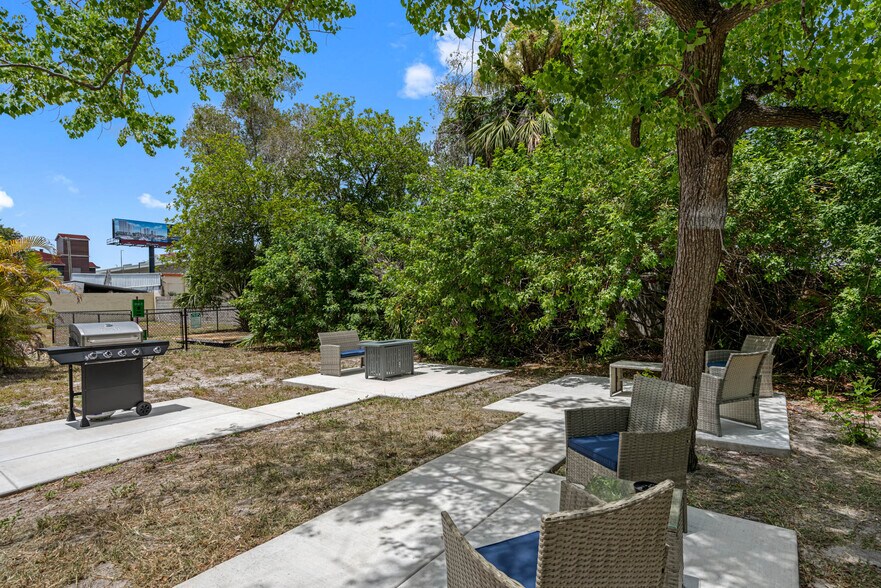 4513 W McElroy Ave, Tampa, FL à vendre - Photo du bâtiment - Image 2 de 34