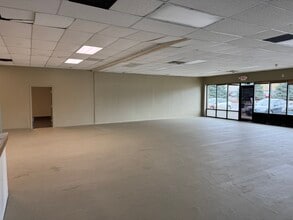 262 N Phelps Ave, Rockford, IL for lease Interior Photo- Image 2 of 13