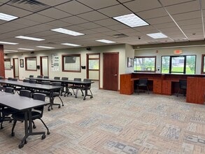 1014 SE Lorenz Dr, Ankeny, IA for lease Interior Photo- Image 2 of 10