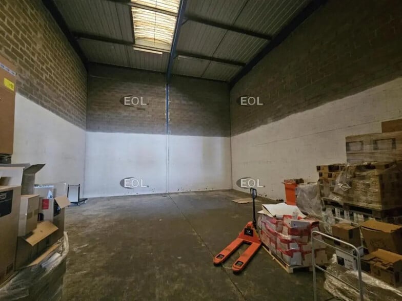 Flex in Vitry-sur-Seine for lease - Interior Photo - Image 2 of 8