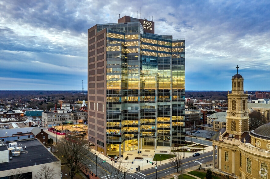 500 W 5th St, Winston-Salem, NC à louer - Photo du bâtiment - Image 2 de 9