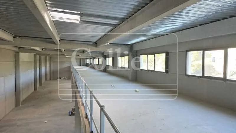Flex in La Ciotat for lease - Interior Photo - Image 3 of 7