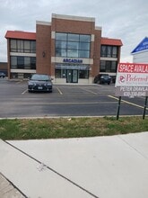 880 N York Rd, Elmhurst, IL for lease Building Photo- Image 1 of 2