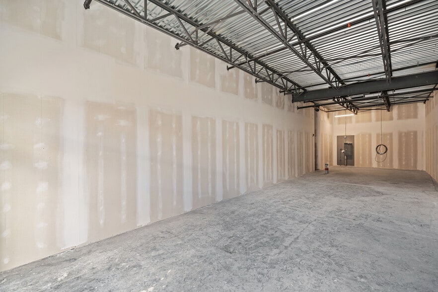 246 Nolanridge Cres NW, Calgary, AB for lease - Interior Photo - Image 2 of 14