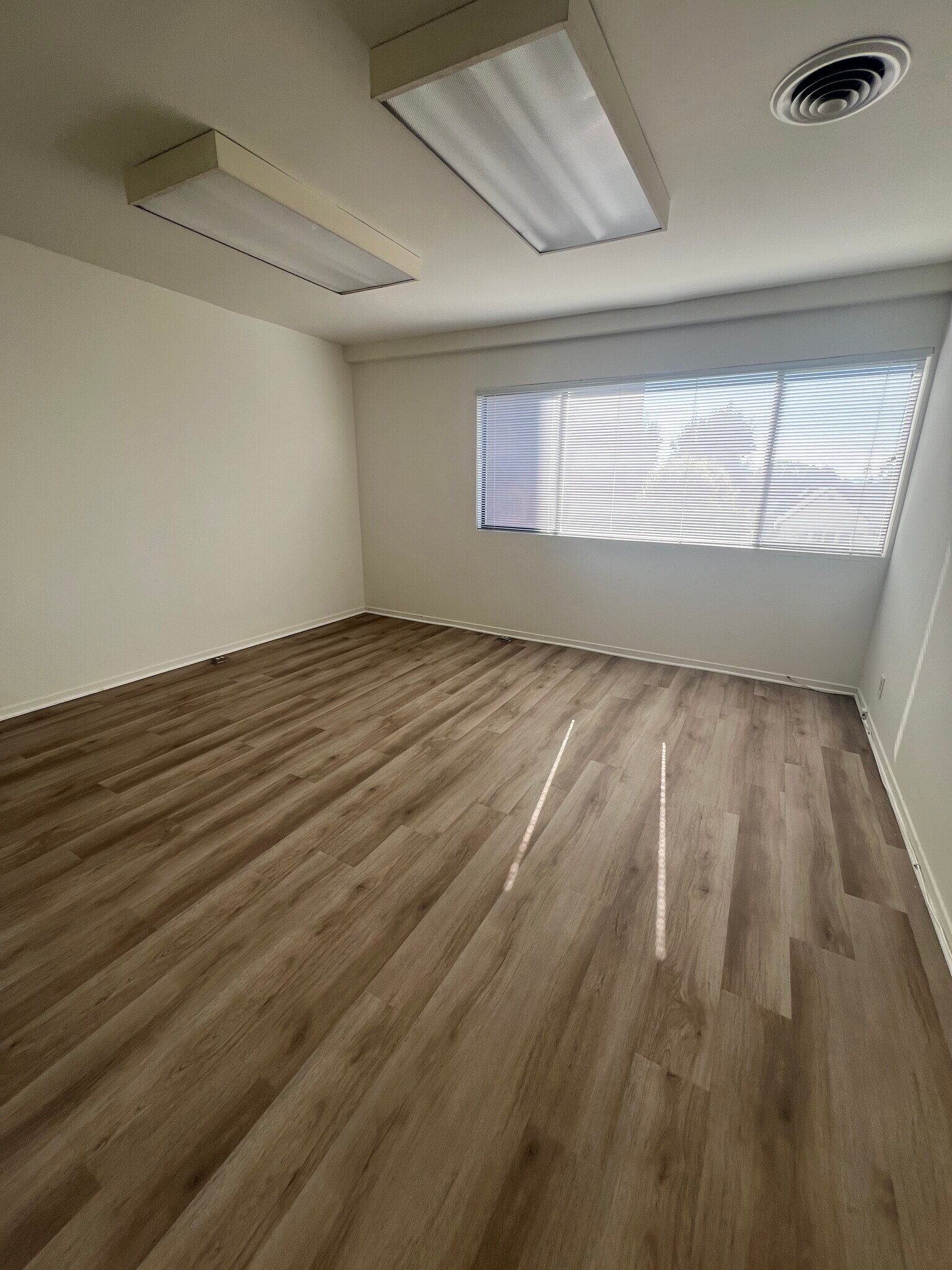 6210 Wilshire Blvd, Los Angeles, CA à louer Photo intérieure- Image 1 de 12