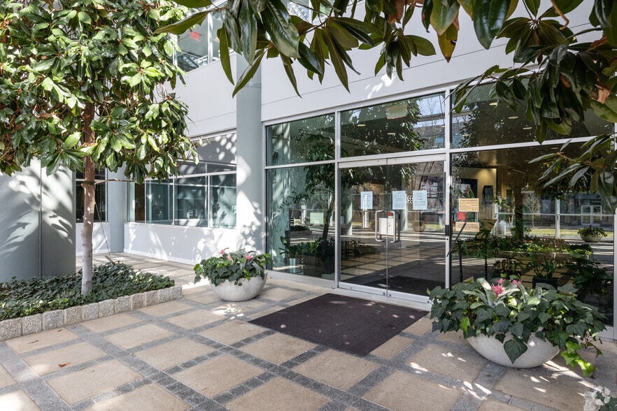 4 Research Way, Princeton, NJ for lease - Lobby - Image 1 of 21