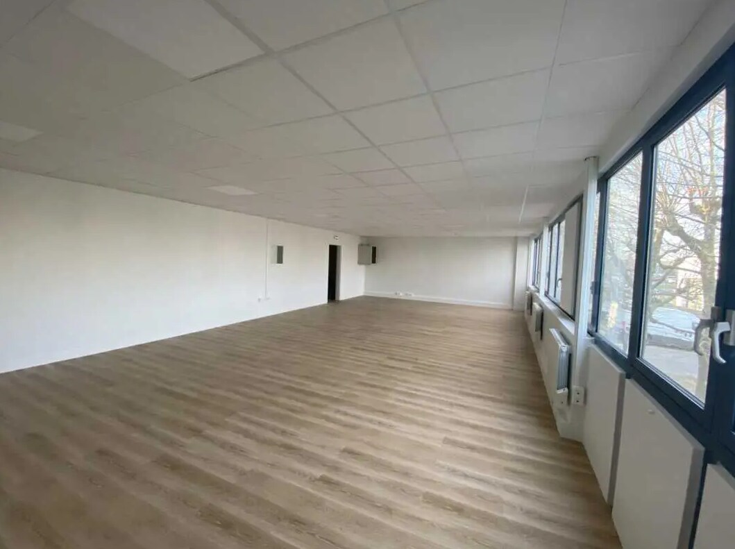 Office in Fresnes for lease Interior Photo- Image 1 of 1