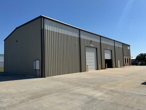 10411 Kansack Ln, Houston, TX for lease Building Photo- Image 2 of 9