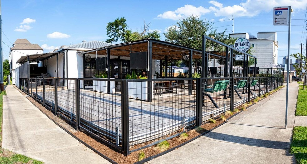 1920 Houston Ave, Houston, TX for sale - Building Photo - Image 3 of 11